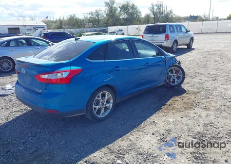 2014 Ford Focus Titanium z USA, uszkodzony, nr VIN 1FADP3J24EL138408